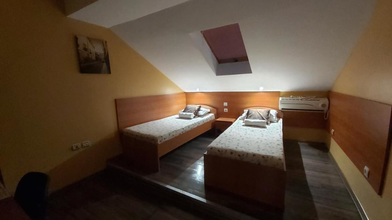 Отель Hotel Mirage Pleven Плевен