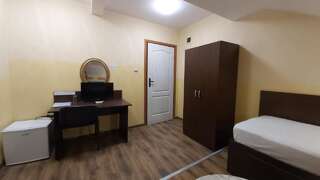 Отель Hotel Mirage Pleven Плевен Апартаменты с общей ванной комнатой-6